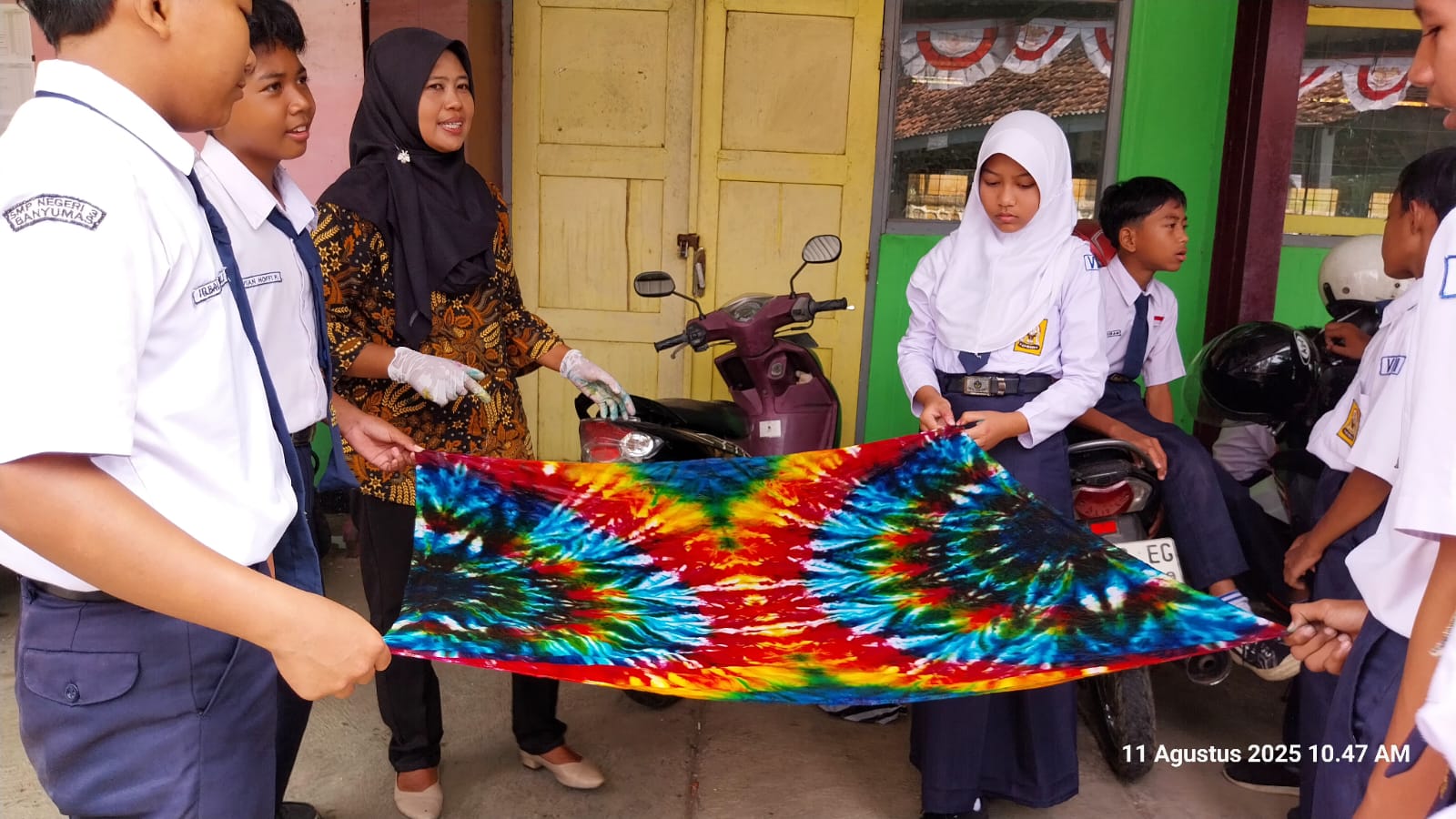 Kreativitas Siswa dalam Workshop Membatik Jumputan di Sekolah