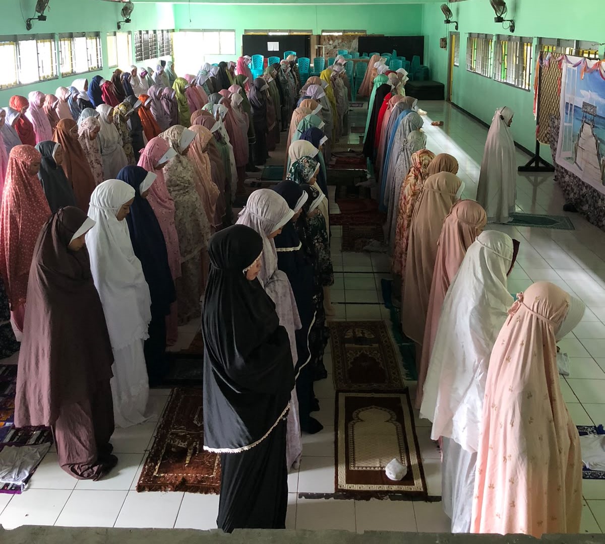 Kegiatan Rutin Jumat Takwa: Salat Dzuhur Berjemaah Keputrian